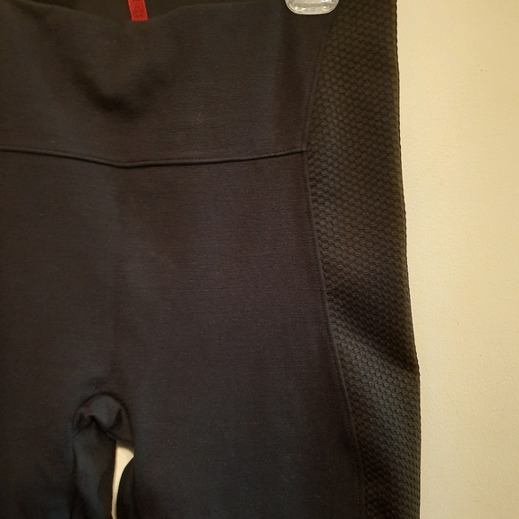 Spanx Black Textured Side Panels Legging Pant Size M - Picture 6 of 14